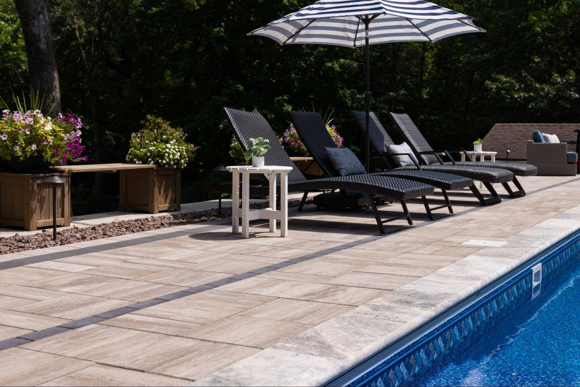 a row of pool chairs next to a pool