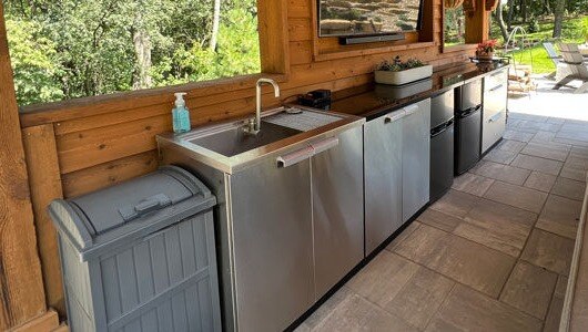 outdoor kitchen and bar